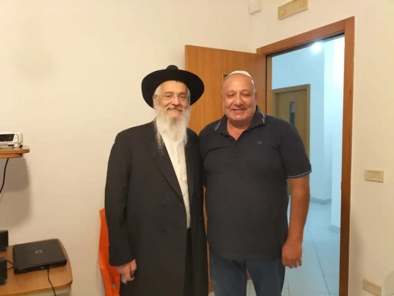 Visita del Rav Avraham Hazan alla sede della CASA DI AVRAHAM di Trani (BT). Con Mario Caravella.