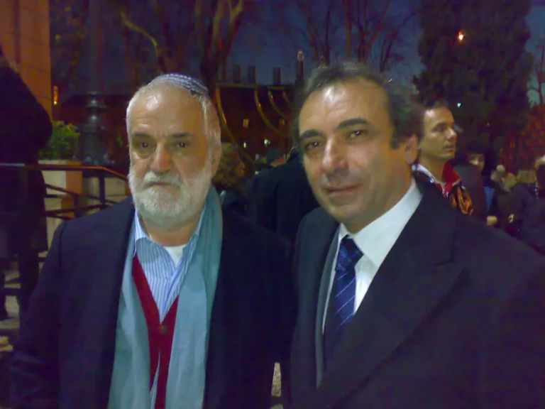 Il Morè Yisrael Dovid Bar Avraham Delle Donne con il Prof. Antonio Sorrenti. In occasione della accensione di Hanukkah al Tempio Maggiore di Roma.