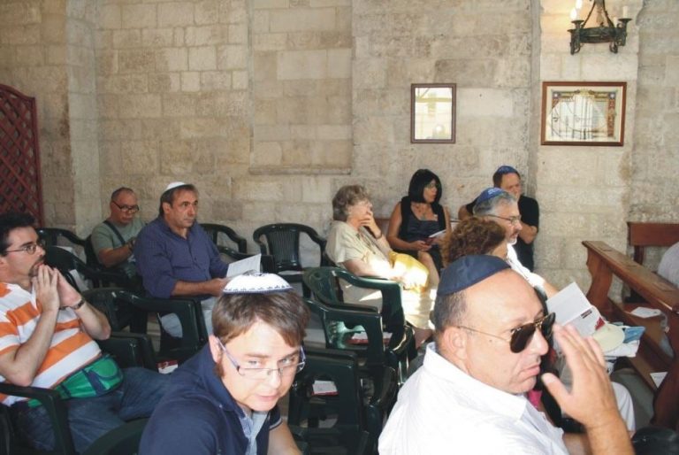 Il Morè Yisrael Dovid Bar Avraham Delle Donne nella Sinagoga Scolanova a Trani (BT).